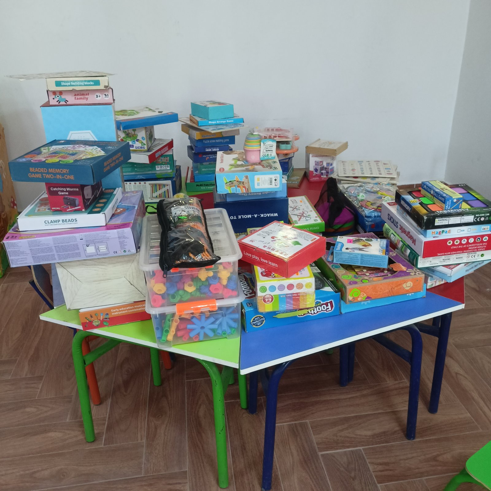 طاولة مع 8 كراسي