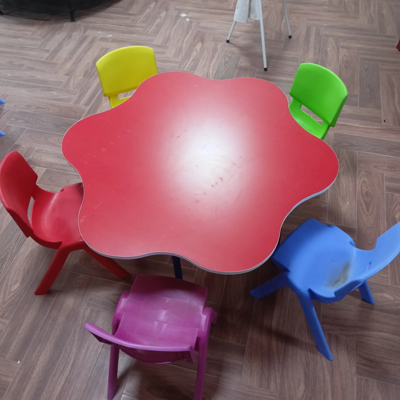 Star Activity Table with Chairs - طاولة النجمة مع 5 كراسي